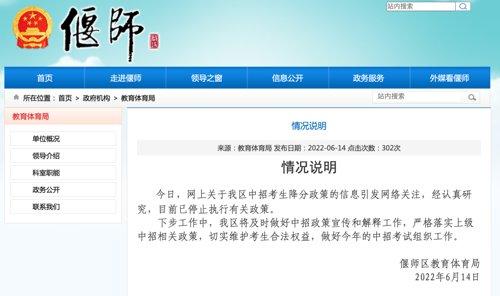 今年4月起，河南4家村镇银行出现兑付难。取不出钱的储户多次到郑州讨说法。日前，多