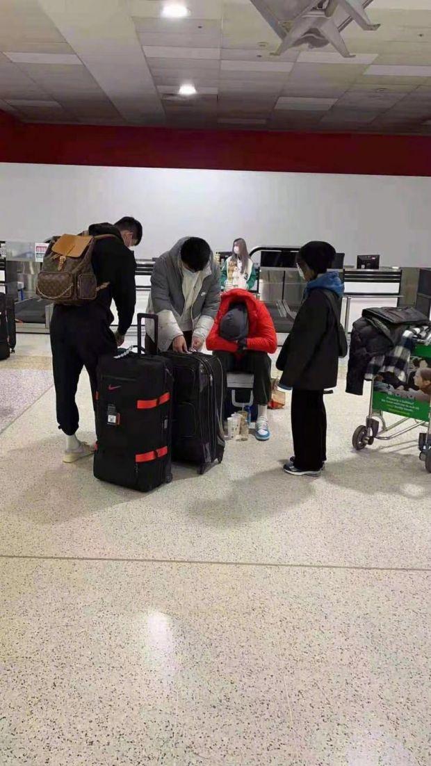 周琦身体不适晕倒在机场 未随中国男篮前往雅加达