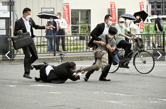 日本警方公布枪击安倍嫌疑人姓名 被制服画面公开