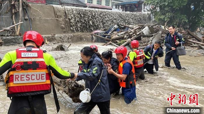 四川：新一轮强降雨6.8万余人紧急避险转移