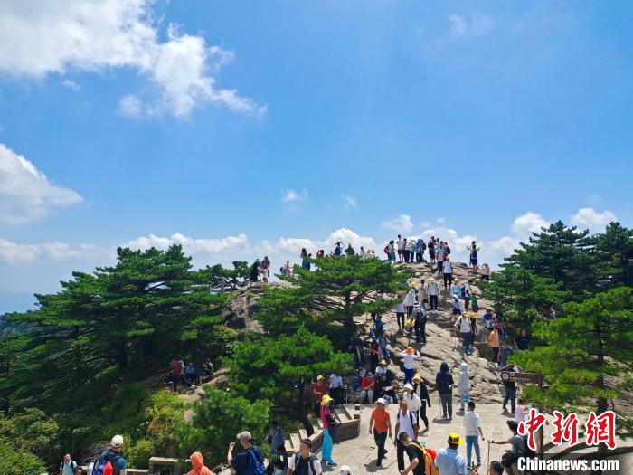 黄山旅游加速复苏 7月份接待游客同比增长近20%