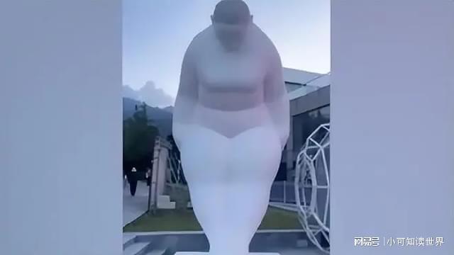 云南大理旅游胜地有两座露天雕塑艺术品不同寻常，被网友指辱华