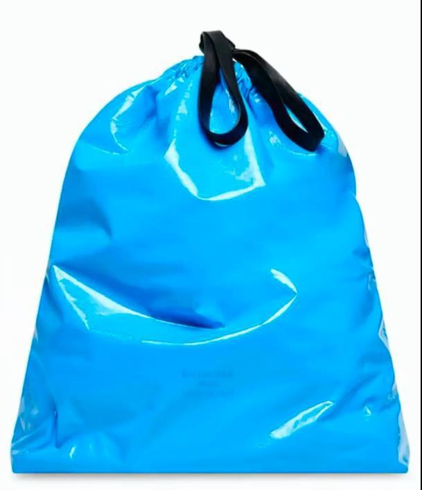 巴黎世家新包被指像大垃圾袋！售价超12000元，网友：这个设计真的让人看不懂