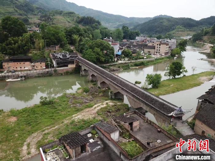 中国最长木拱廊桥万安桥烧毁 三问如何不让“廊桥”成“遗梦”？