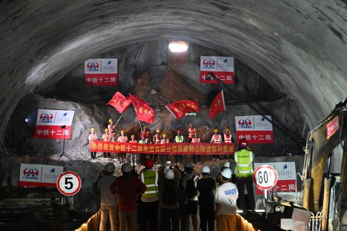 粤港澳大湾区超级工程黄茅海通道项目狮山隧道贯通